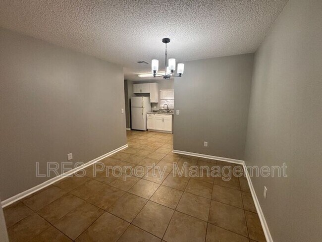 Building Photo - 1004 Stout Ct