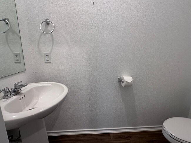 Building Photo - 1140 Cattail Ln