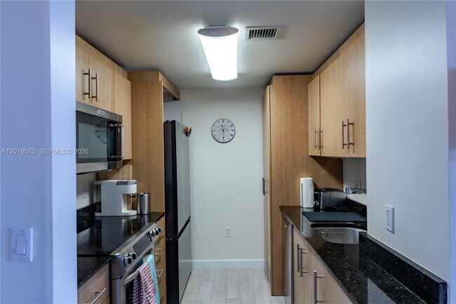 Building Photo - 10275 Collins Ave