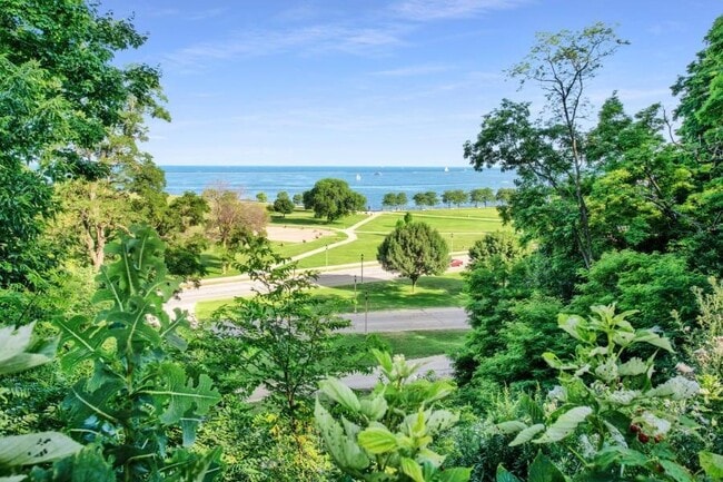 Building Photo - 1028 E Juneau Ave