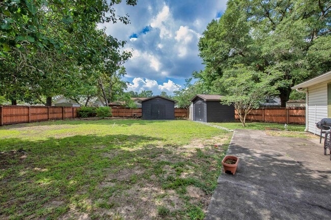Building Photo - 326 Goldenrod Ct