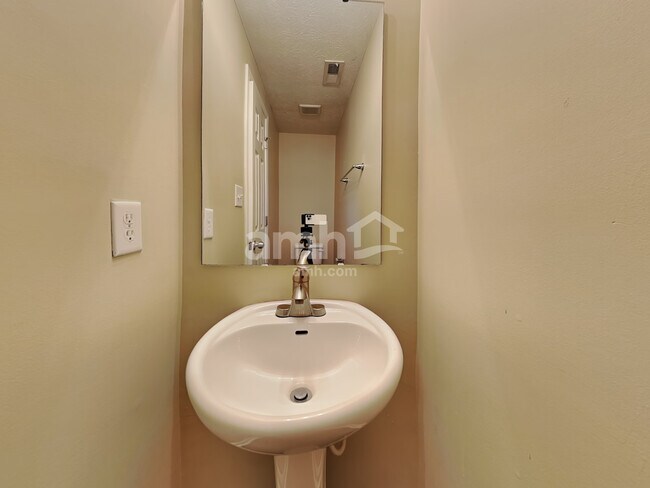Building Photo - 4039 Tahoe Dr