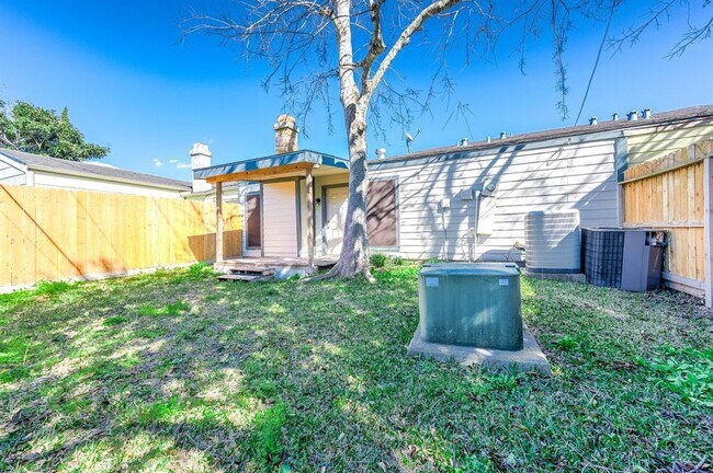Building Photo - 10626 Sandpiper Dr