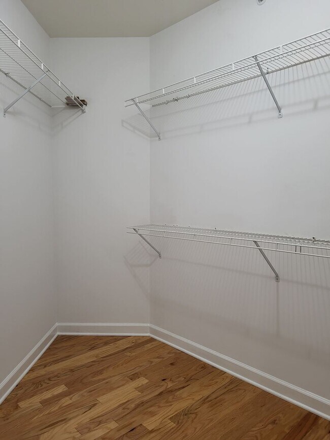 Building Photo - 2 bedroom Condo In Gateway Plaza