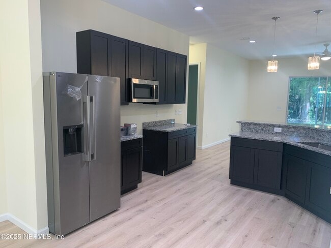 Building Photo - 5871 Collins Rd