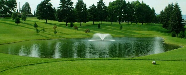 Building Photo - 4 Bed, 2 Bath -- Newly Renovated -- Home on Wenatchee Golf & Country Club's 16th Fairway**