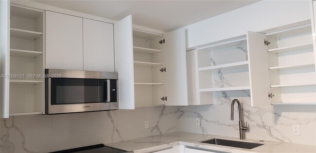 Building Photo - 5750 Collins Ave
