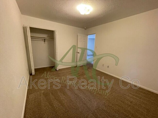 Building Photo - 2722 Poplar St