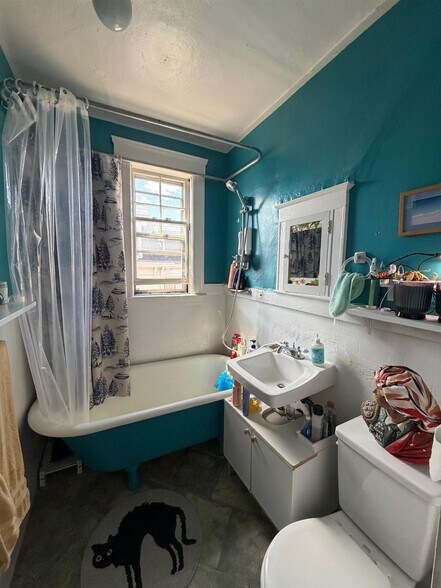 Building Photo - 160 Norfolk St