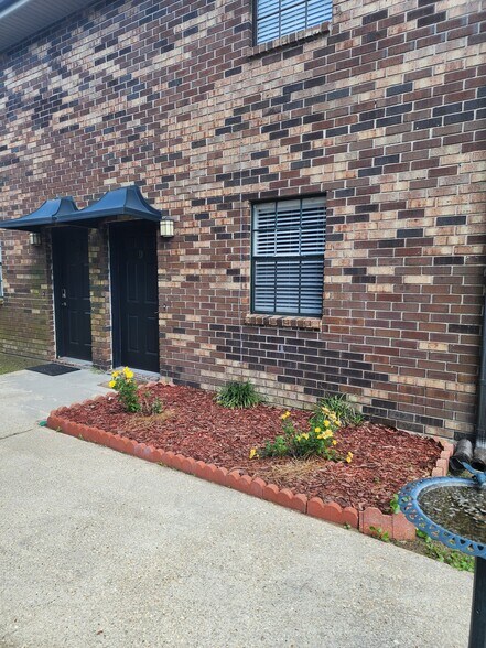 Building Photo - 1536 Hickory Ave