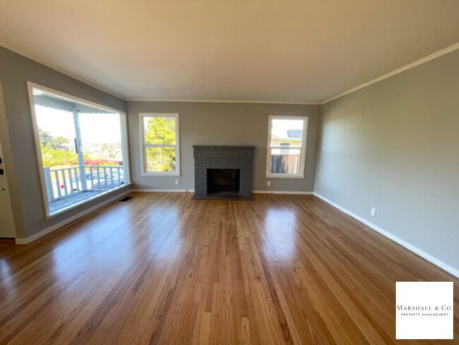 Building Photo - GORGEOUS REMODELED 3BR/2BA HOMEALL NEW FEA...