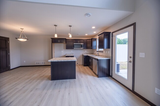 Building Photo - 3404 Green Pastures Ln