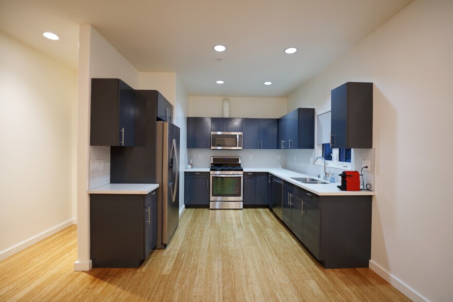 Kitchen - 741 Wilcox Ave