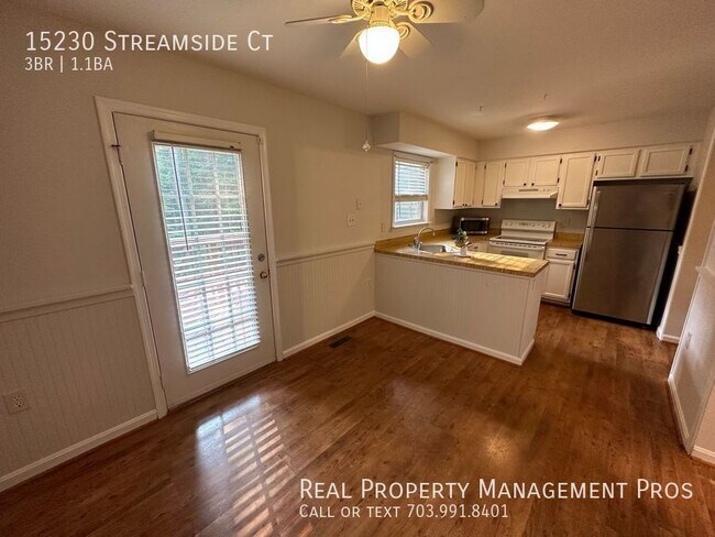 Building Photo - 15230 Streamside Ct