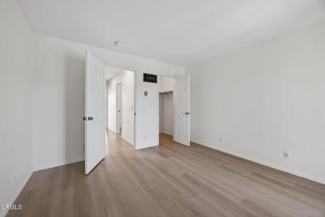 Building Photo - 225 S Ventura Rd