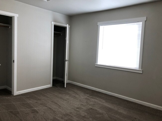 Building Photo - Cozy Home!!