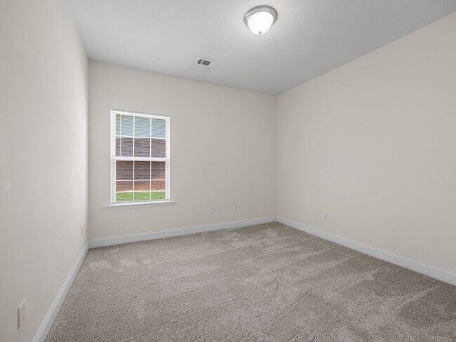 Building Photo - Spacious 4-Bedroom, 2 BA Ranch Home, 2 Car...