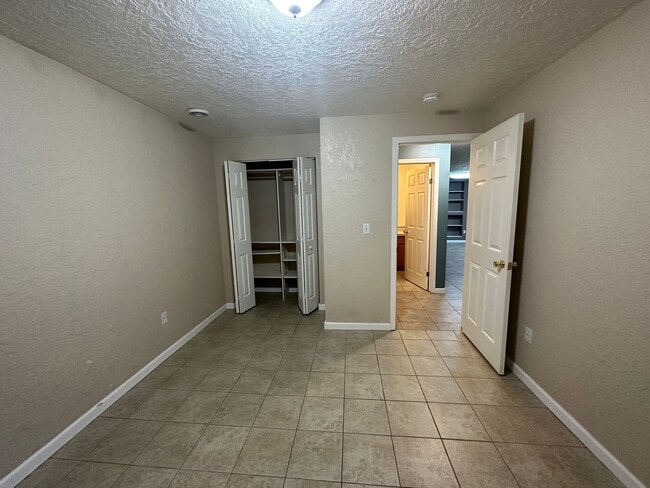 Building Photo - Spacious Kenai Home!