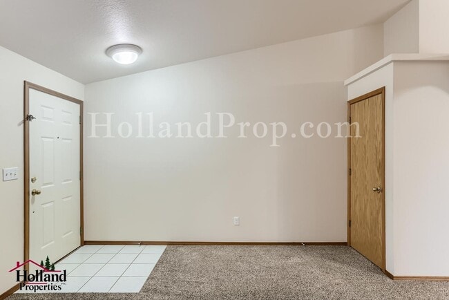 Building Photo - Lovely 3-Bedroom Hillsboro Home with A/C!