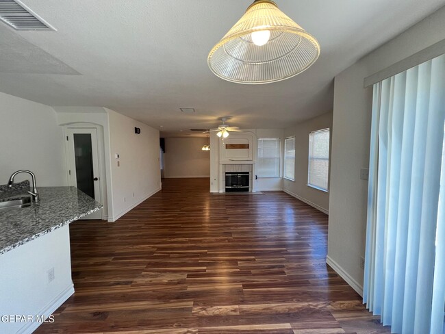 Building Photo - 7105 Tierra Roja St