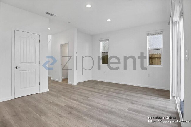 Building Photo - 1330 W Prescott Ave
