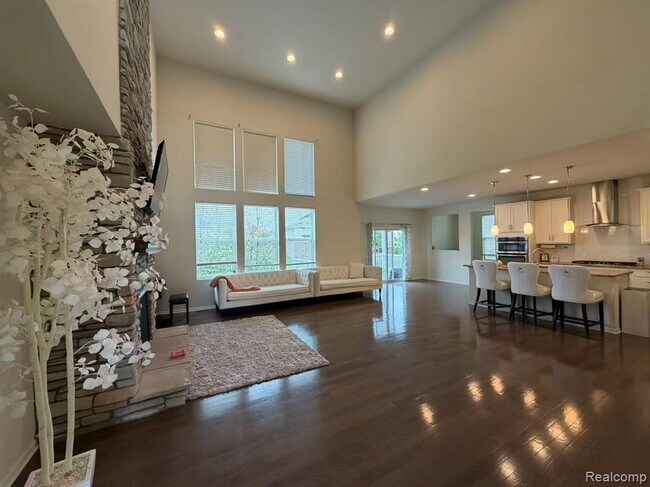 Building Photo - 5791 Northford