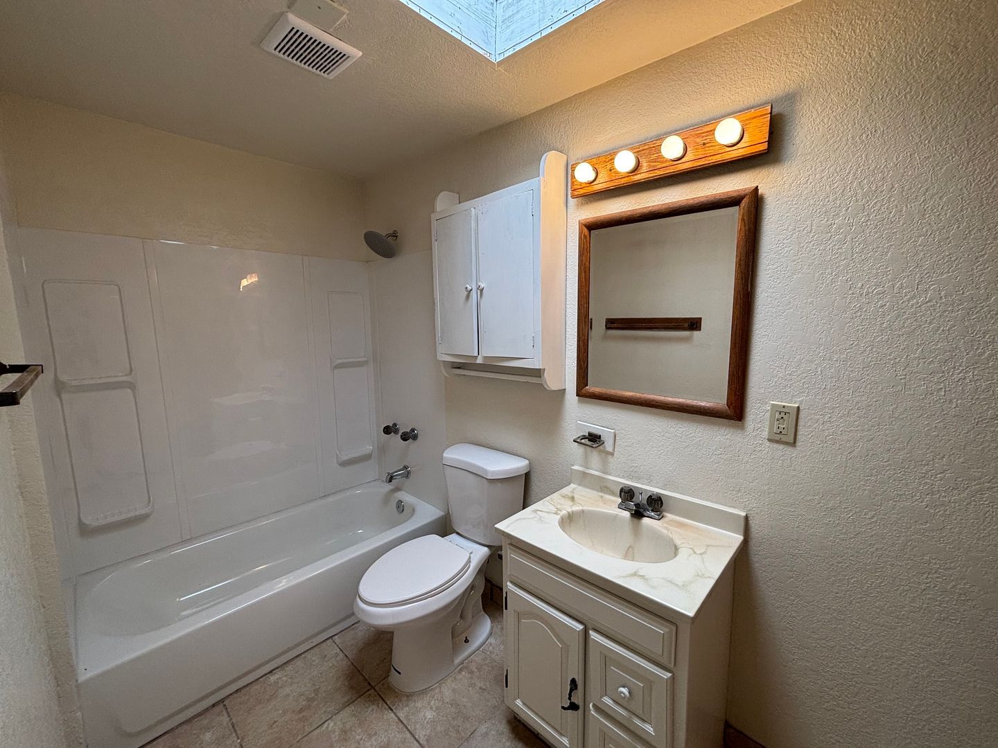 Building Photo - 7431 E Desert Aire Dr