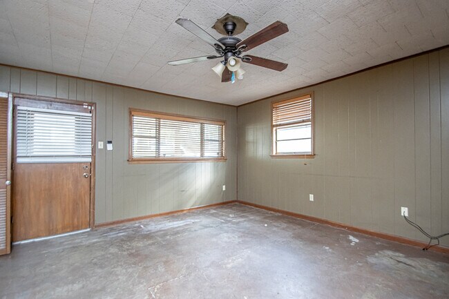 Building Photo - 3813 Hillside Dr