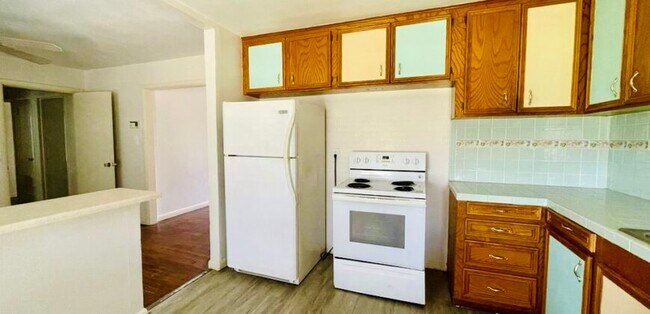 Building Photo - 1400 Vine Ave