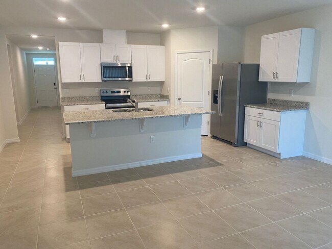 Building Photo - 4 Bedroom 2 Bath home in Oak Leaf Preserve...