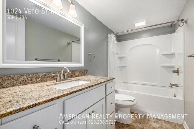 Building Photo - 1024 Veto St NW