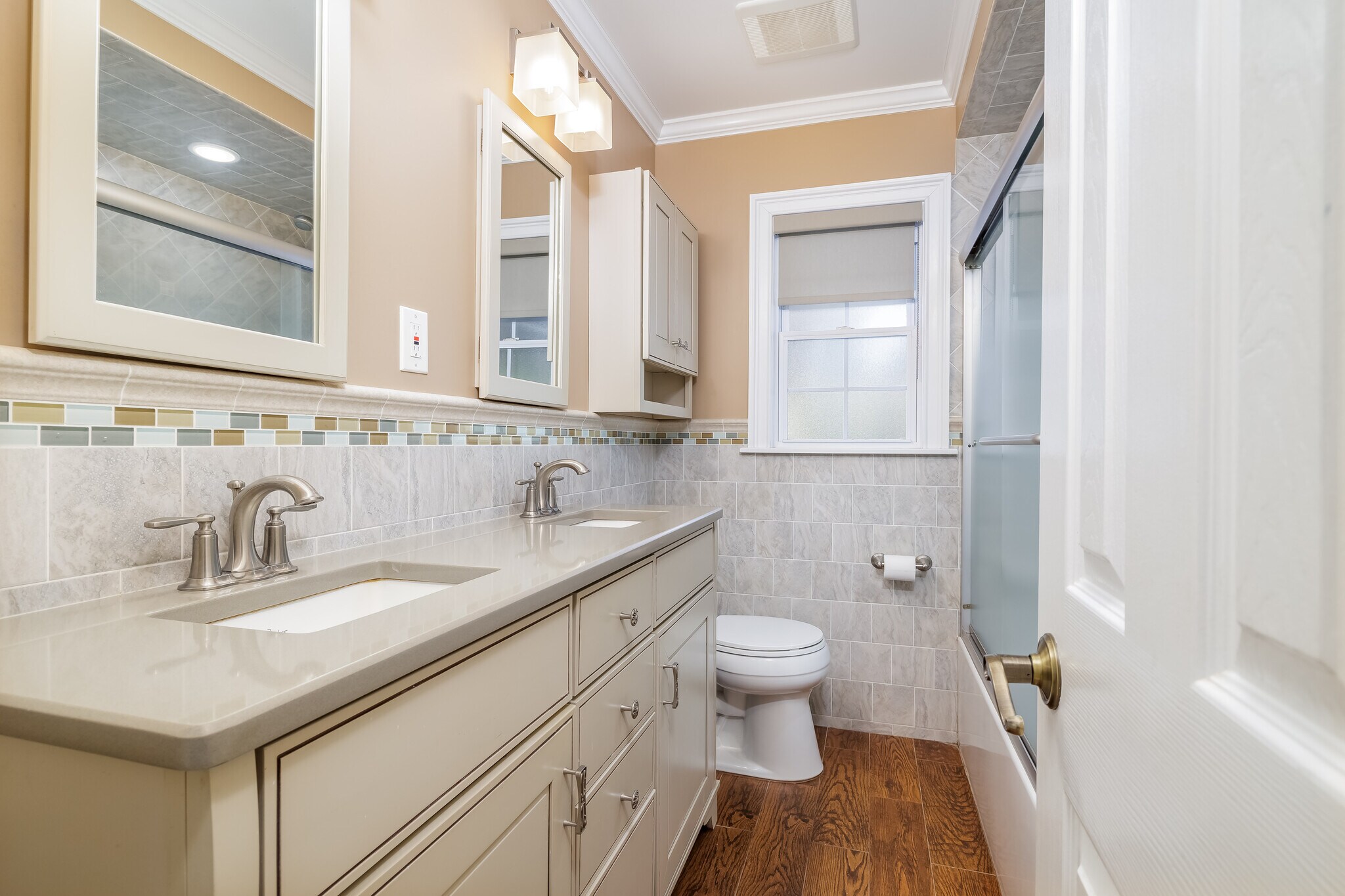 Building Photo - 762 Caryl St