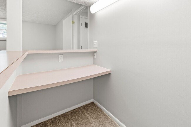 Building Photo - Stylish 3-Bed, 2-Bath Renovated Home with Granite Counters, 2-Car Garage & Large Fenced Yard in O...