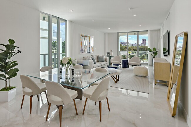 Building Photo - 485 E Royal Palm Rd