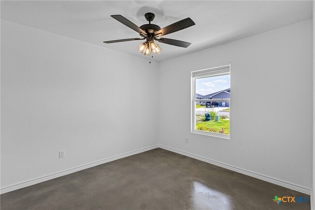 Building Photo - 905 Smoke Tree Ln