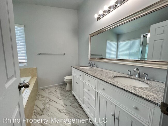 Building Photo - 3 br, 2.5 bath House - 2926 S Sefton Dr