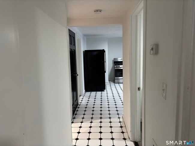 Building Photo - 14 Thill St