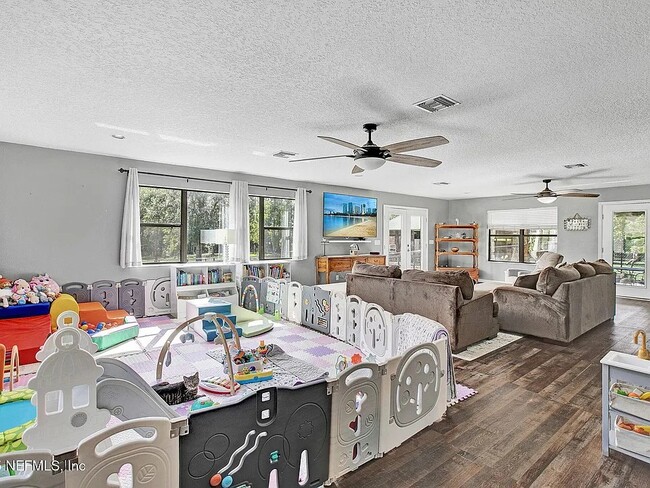 Building Photo - 120 Wippletree Ct