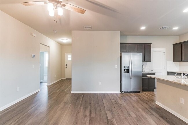 Building Photo - 2001 Fairhaven Gtwy