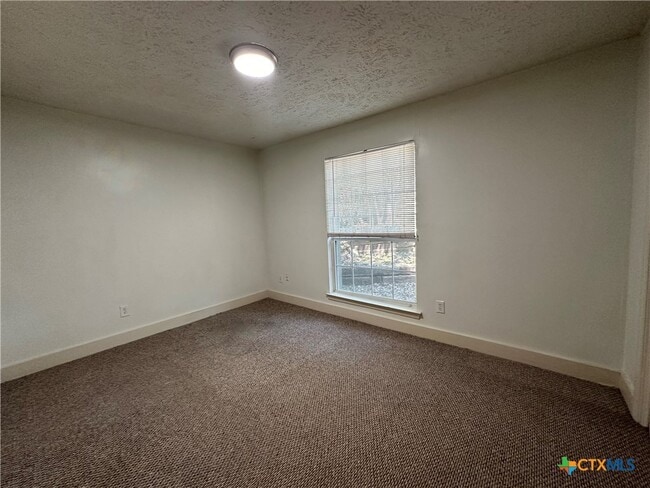 Building Photo - 904 Dale Dr