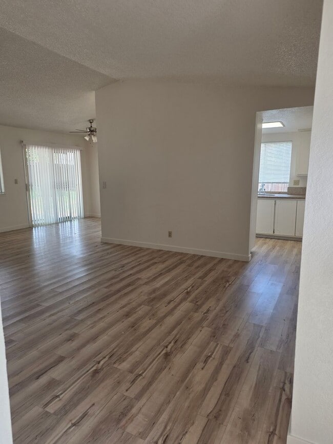 Building Photo - House: 3 Bedroom / 2 Bathroom - Loomis