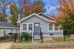 Building Photo - 1033 Palmetto Ave SW