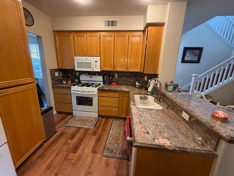 Building Photo - 2525 Saddlehorn Dr