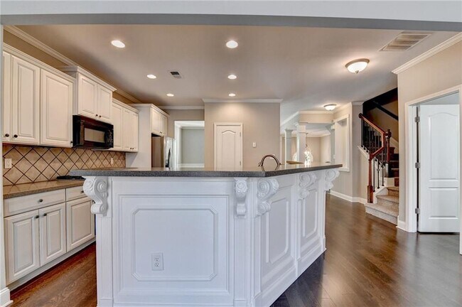 Building Photo - 812 Red Hart Ln