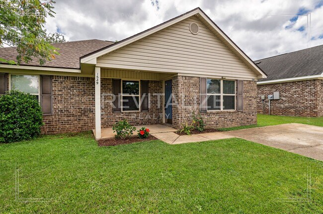 Building Photo - 1549 Majesty Loop
