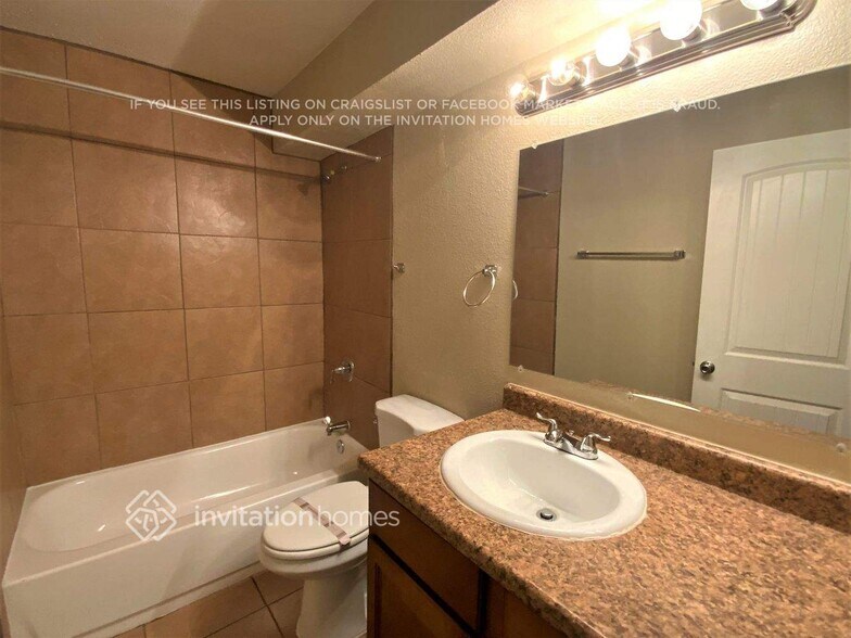 Building Photo - 2335 E Beverly Ln