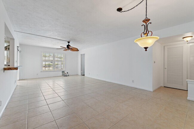 Building Photo - 5570 Tamberlane Cir