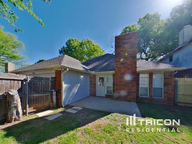 Building Photo - 1517 Allen Dr
