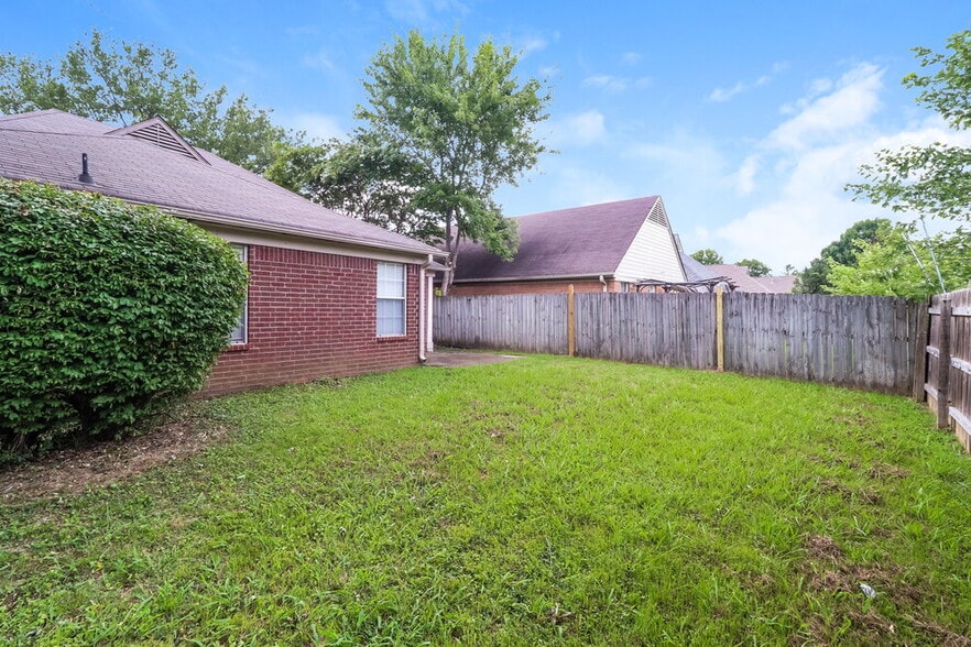Building Photo - 5892 Alexandria Ln