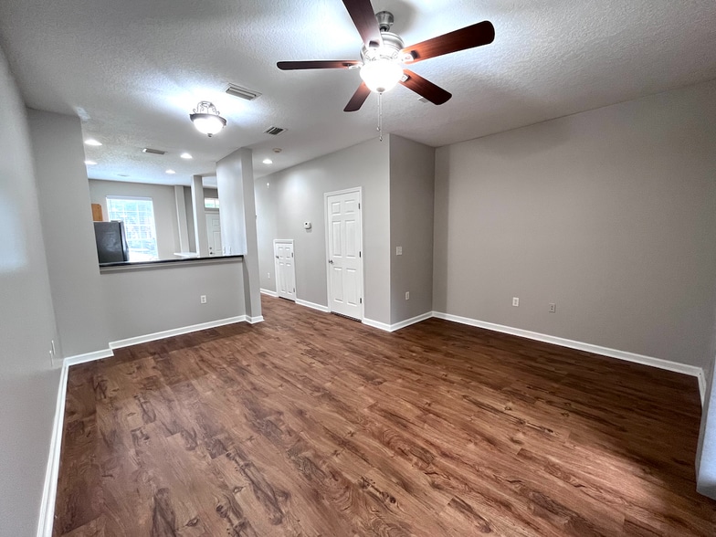 Building Photo - 1514 Fieldview Dr